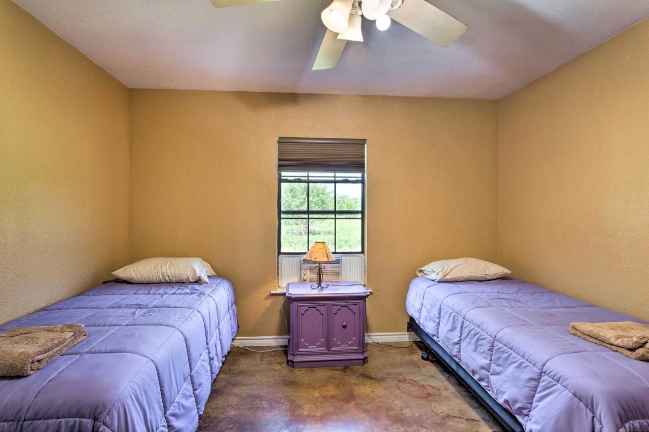 Texas Cabin On 130 Acres Walk To Lake Ray Roberts Collinsville Exteriér fotografie